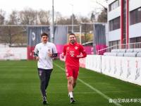 关于莱比锡开场5分钟连进两球，拜仁防线形同虚设！的信息