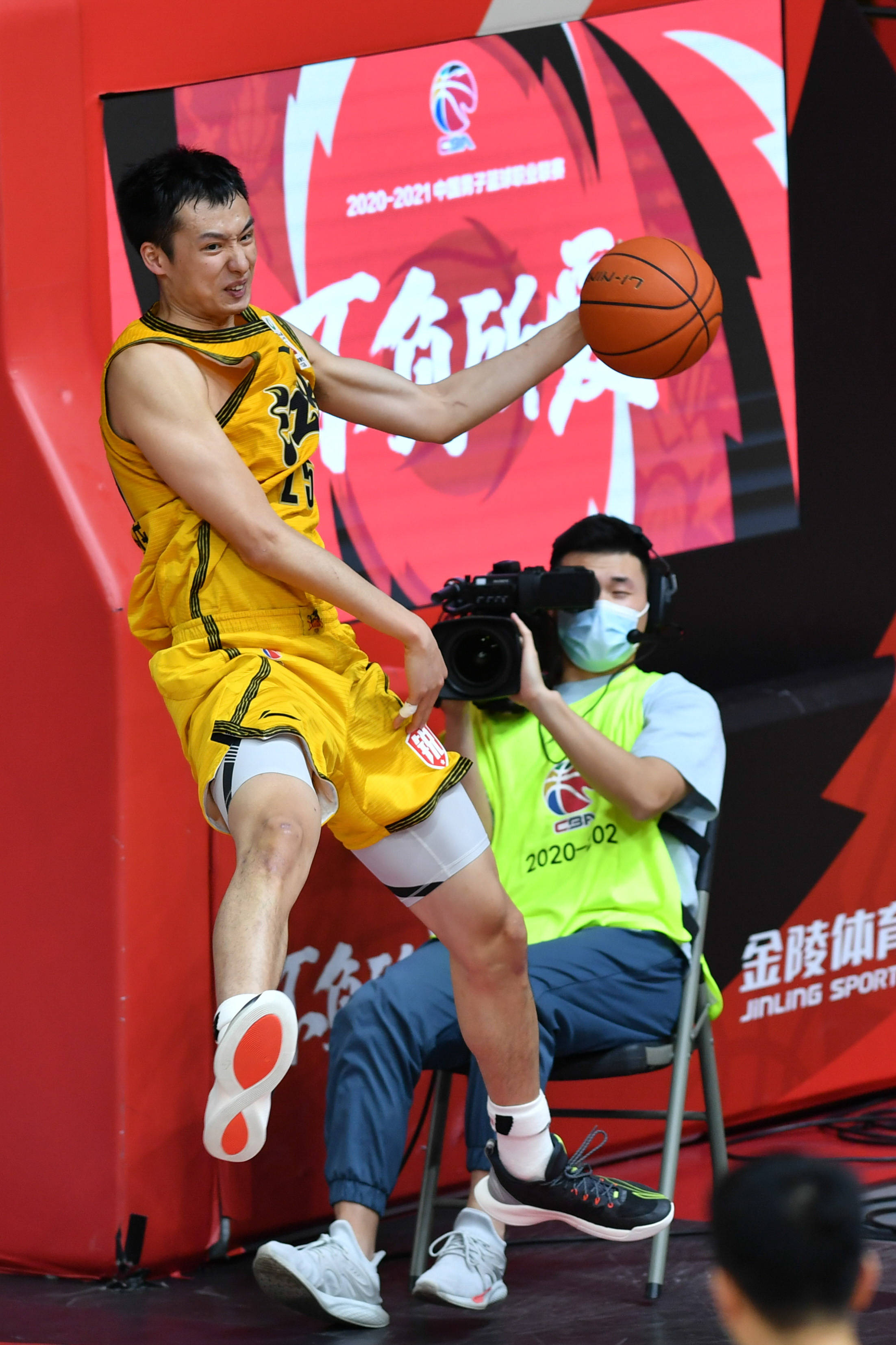 江苏男篮成功反超，赢得比赛